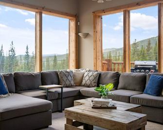 10% Off Of Listed Rates For August And September. Come On Out For Some Fall Hiking And Sightseeing!! - Idaho Springs - Living room