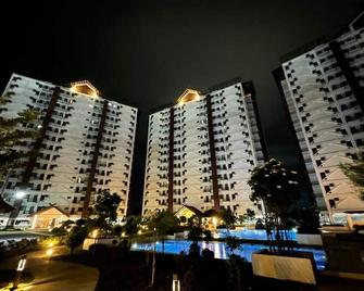 Royal Oceancrest Mactan - Resort type Condominium Unit 0215B - Ciudad de Cebú - Edificio