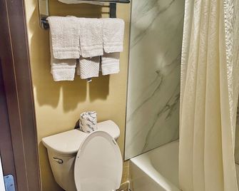 Conner Hill Motor Lodge - Pigeon Forge - Bathroom