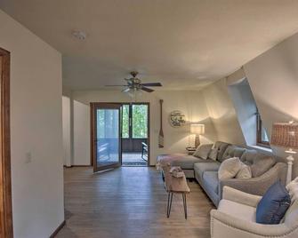 Lake Hartwell Home with Dock Less Than 10 Miles to Clemson! - Seneca - Obývací pokoj
