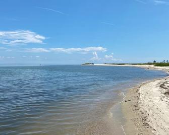 Irvington's Premier Waterfront Retreat~Beach~Kayaks~Amazing Views - Irvington - Beach