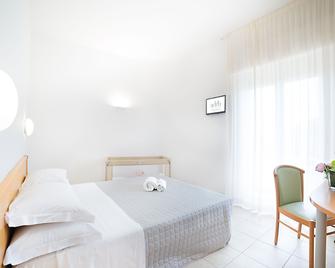 Adria Beach Hotel - Alba Adriatica - Спальня