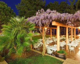 Hotel Sol Aurora For Plava Laguna - אומג - מסעדה