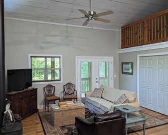 Elysium Falls deep in the Laurels - Marshall - Sala de estar