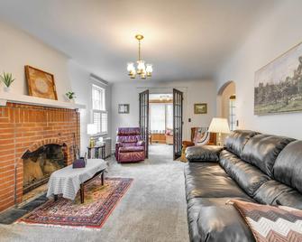 8 Mi to Elk Mountain Ski Resort Clifford Home! - Carbondale - Living room