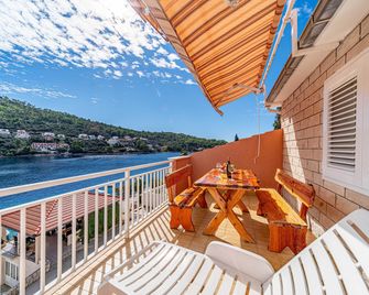 Apartments Kuzma - Smokvica - Balcón