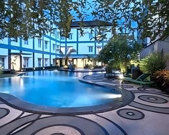 Puri Indah Hotel - Mataram - Pool