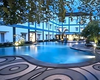 Puri Indah Hotel - Mataram - Pool