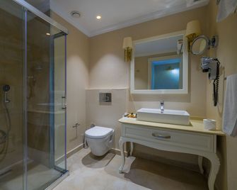 Grand Gocek Hotel - Göcek - Bathroom