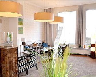 Hotel Atlantik - بوركوم - غرفة طعام