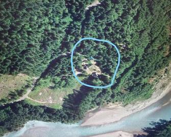 The Adams Chalet perfect for family or friends. Pet-friendly, Hot tub, WIFI, AC - Randle - Bâtiment