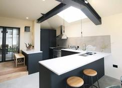 Pass the Keys Stunning, Brand New 3BR Home - Central Oxford - أكسفورد - مطبخ