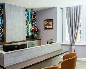 Oliver Plaza Hotel - לונדון - דלפק קבלה