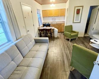 Surf Studio Beach Resort - קוקואה ביץ' - סלון