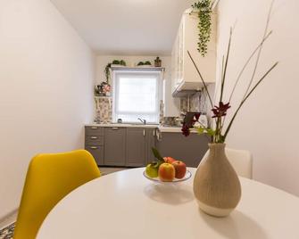 Apartment Ella - Braşov - Matsal
