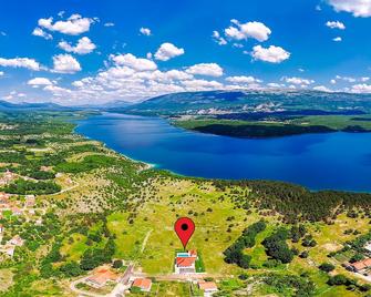 Villa Lake with heated pool and magical views - Hrvace