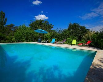 CHEZ TI, large, charming new gîte for 2 in a peaceful setting between vineyards and forest - Figanières - Piscina