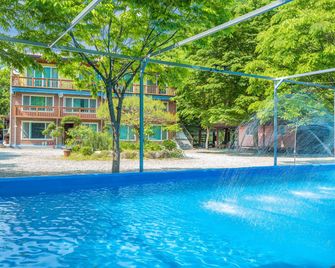 Wanju Sunrise Village Pension - Wanju - Piscina