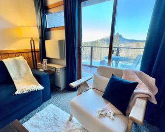 Lutsen Mtn Ski in Ski out Pool Hot Tub Fire Pit - Lutsen - Wohnzimmer