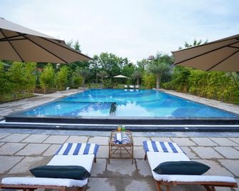 7 Tigers Resort Tadoba - Khadsangi - Piscina