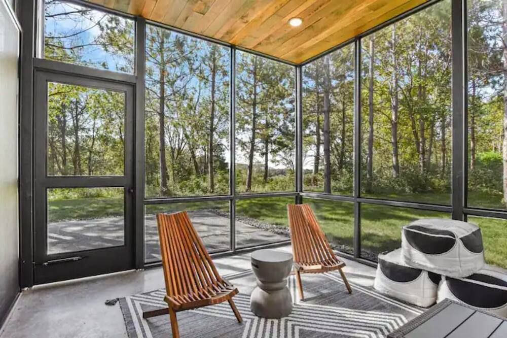 New Modern Cabin on 2 Acres with Water Views - Portage - Patio