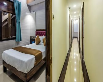 Hotel Plaza - Near Byculla Railway Station - Mumbai - Ingresso