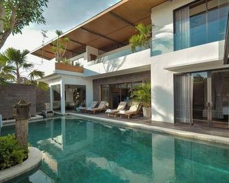 The Kesari Luxury Villa - Denpasar - Pool