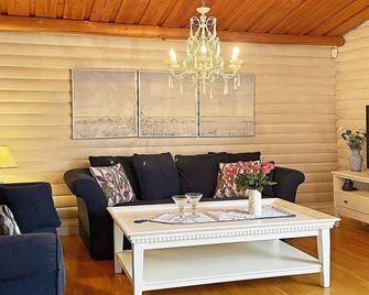 8 person holiday home in Uddevalla-By Traum - Uddevalla - Вітальня