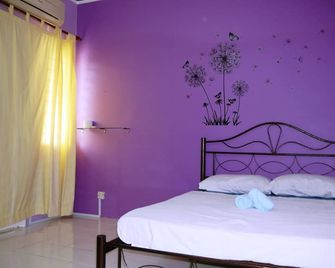 Colourful homestay - (near jeti sky mirror) - Kuala Selangor - Bedroom