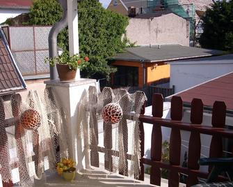 Comfortable apartment, close to beach, central, close to the station for 2 - 4 people - Rostock - Living room