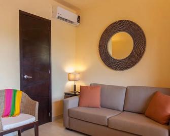 Beach Break Suites Sayulita - Sayulita - Living room