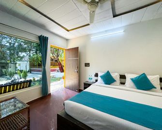 Tree House Cottage By Survottam Resort - Rishikesh - Bedroom