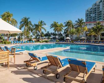 بيتش سكييب كين ها فيلاز آند سويتس - كانكون - حوض السباحة