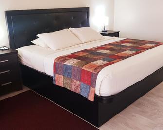 Simple Rewards Inn - הילטון הד איילנד - חדר שינה