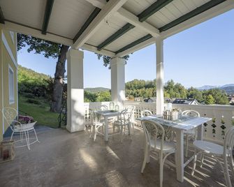 Apartment Green - بورتشاتش ام ورثيرسي - شرفة مرصوفة