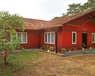 Hotel Allaranda Homestay - Madikeri - Building