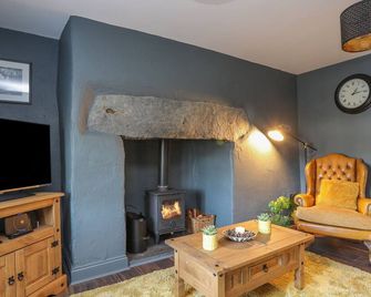 2 Ivy House - Corwen - Living room