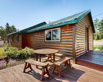 Cozy Cabin located on the Turtle Flambeau Flowage, great for all seasons! - Mercer - Patio