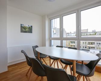 4 Beds And More Vienna Apartments - Wien - Essbereich