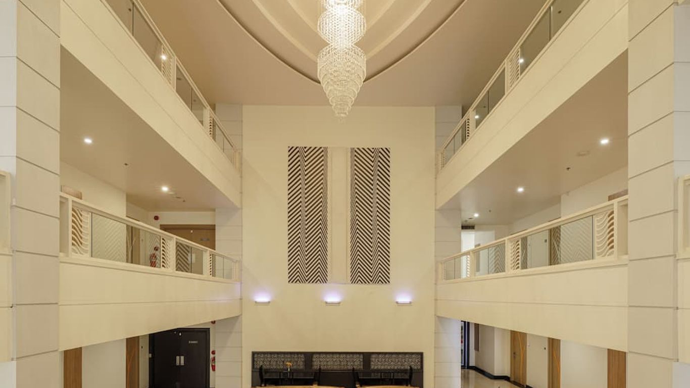 Jolly Suites&Spa Petkasem