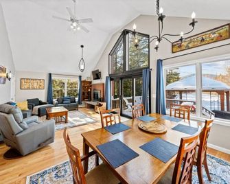 Mountain View Home with Hot Tub - Conway - Essbereich