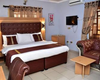 Prenox Hotels And Suites - Benin City - Habitación