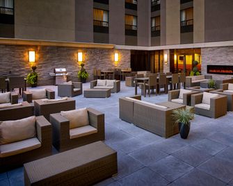 Staybridge Suites Hamilton - Downtown By IHG - Hamilton - Patio