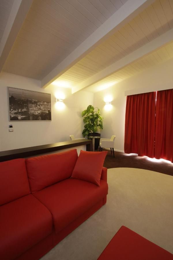 Hotel Paradise Airport