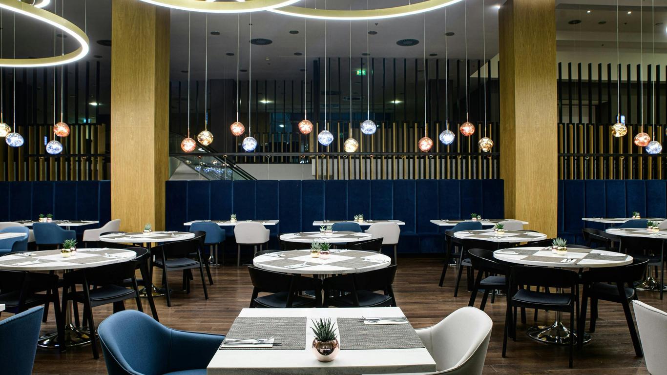 كورتيارد باي ماريوت وارسو إيربورت