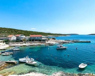 Apartments by the sea Rukavac, Vis - 15352 - Vis - Building
