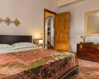 B&B Nake Residenzartistica - Sant'Alfio - Bedroom