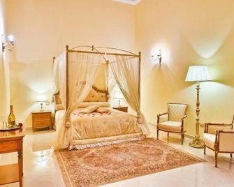 카스텔로 콘티 필로 - 토레 산타 수산나