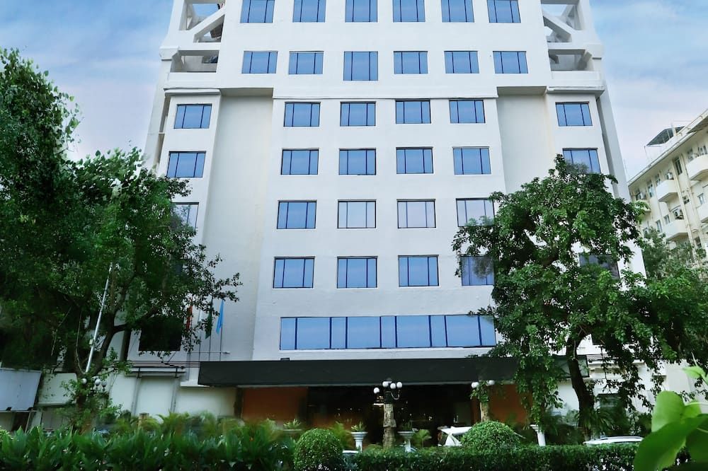 The Ambassador, Marine Drive, Mumbai thumbnail 3