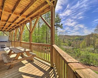 Woodsy Mountain-View Getaway with Hot Tub! - Boone - Balcony